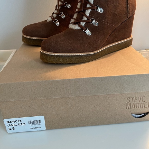 Steve Madden Marcel Cognac Suede Wedge Boot size 8.5 NEW - Picture 2 of 3